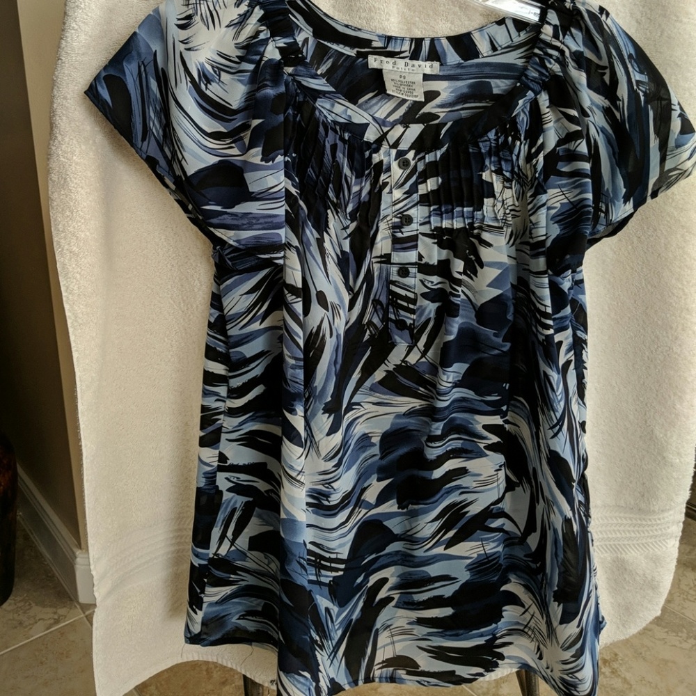 Short sleeve top